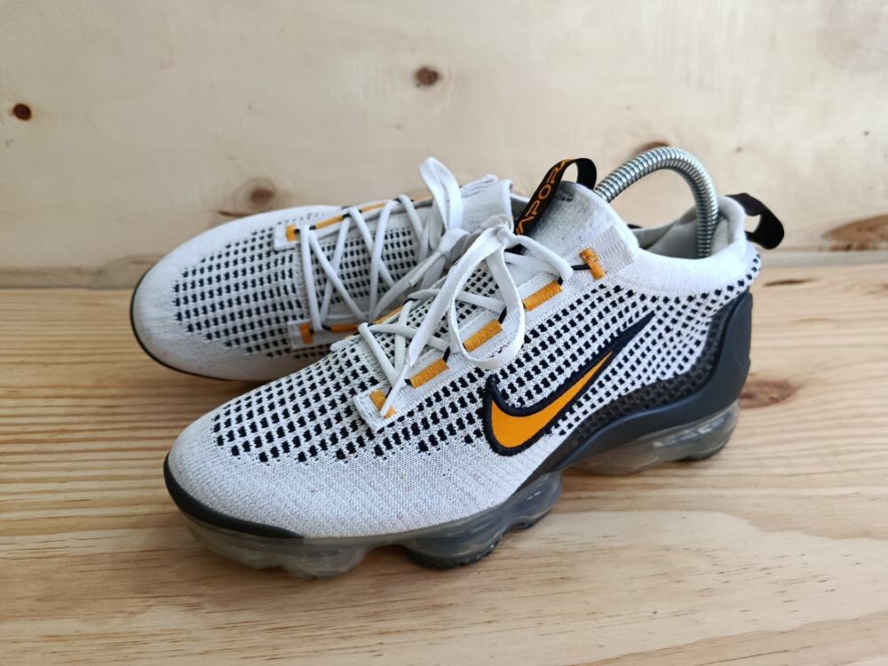 Nike Air VaporMax 2021 FK GS White Kumquat Orange DB1550-104 Size 6Y / Women 7.5